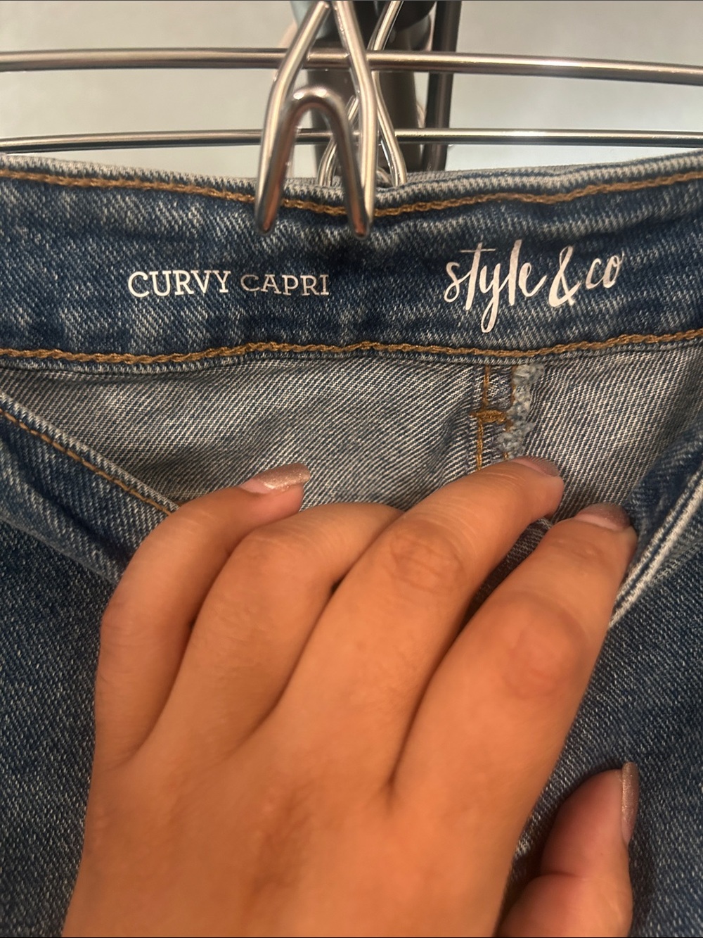 Style & Co. Straight Leg Distressed Women's Capri Jeans - Blue - Picture 2 of 4